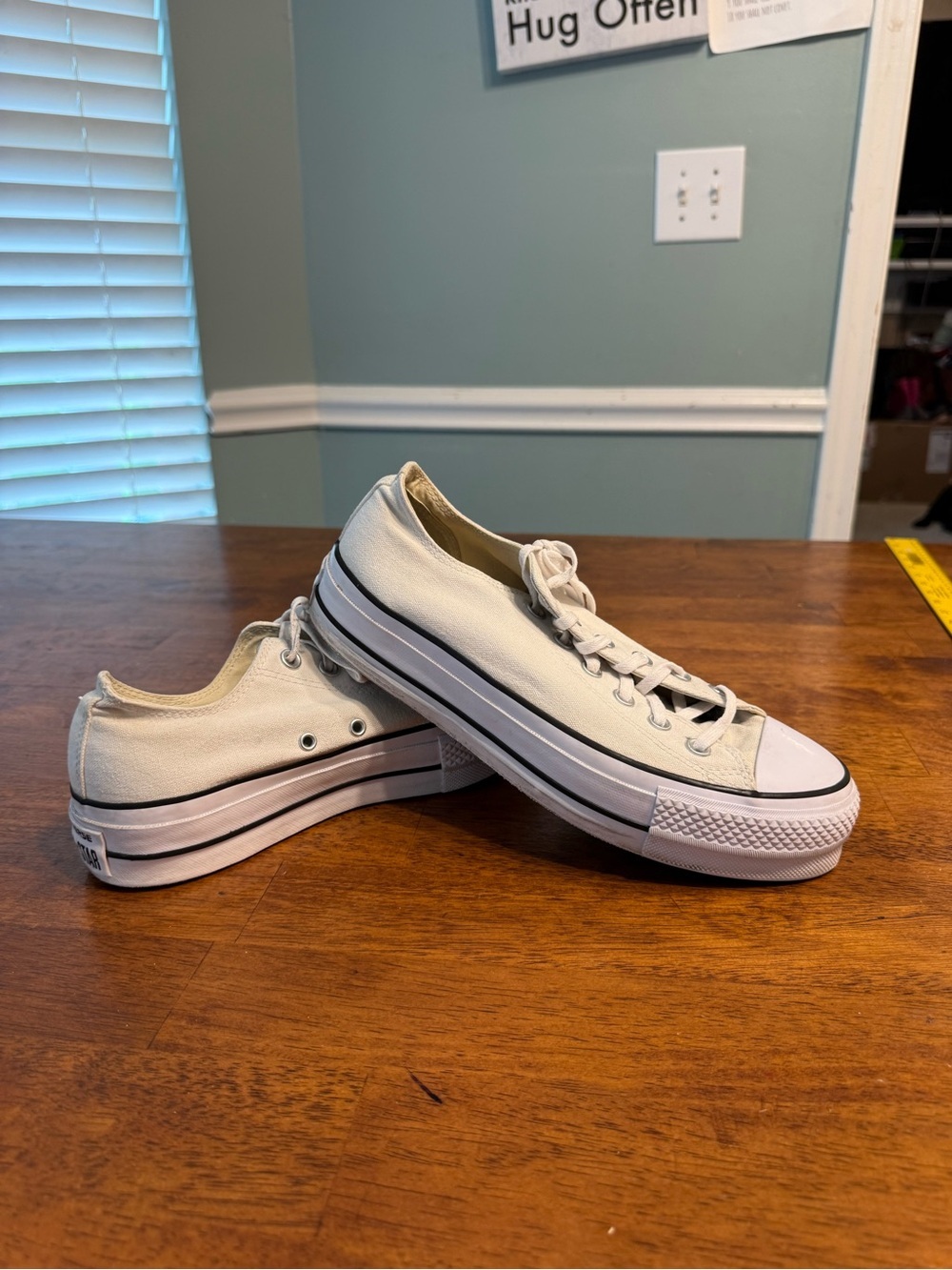 Converse Chuck Taylor All Star Lift Platform Low Top ivory White Women’s Size 9